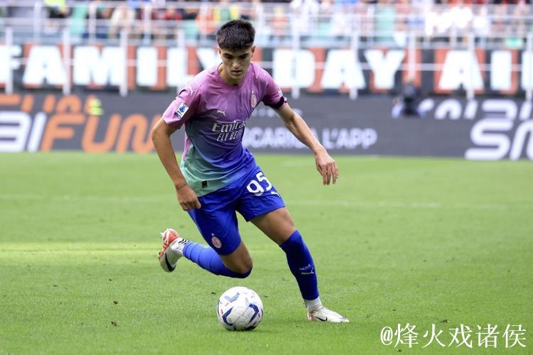 自2012年的沙拉维以来，巴尔泰萨吉是米兰意甲双响最年轻球员