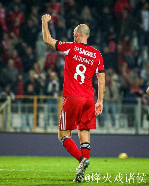 穆里尼奥葡超16场不败！本菲卡4-0大胜，霸锋戴